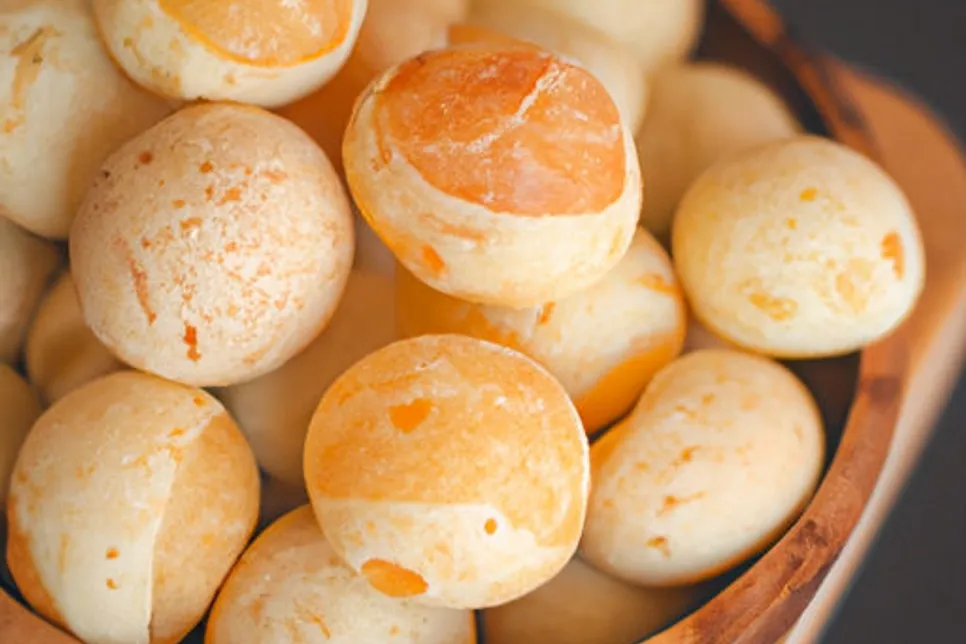 Pão de queijo recheado de delicia