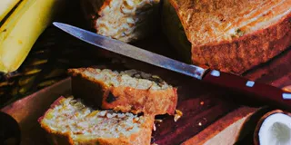 Receita Bolo de aveia com banana e cacau funcional