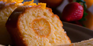 Receita Bolo de Laranja Low Carb com Calda de Morango