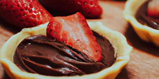 Receita Empadinhas de chocolate com morango para um lanches Low Carb