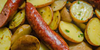 Receita Linguiça com Batata No Forno - Uma Delícia Saborosa para Sua Família