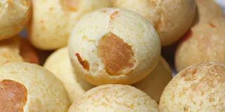 Receita Pão de queijo de frigideira: uma delícia low carb