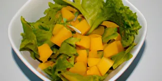 Receita Salada de alface com manga, refrescante e saudável